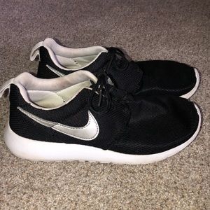 Nike Roshe Sneakers